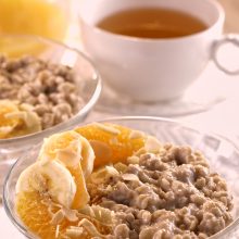 Porridge aux flocons d’avoine, banane et amandes