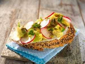 avocado toast sur pain aux graines de chia